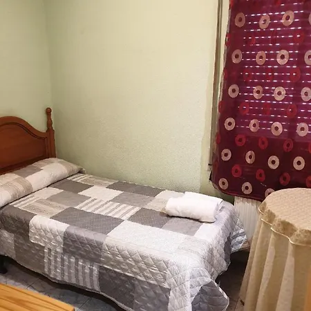 Hostal La Horra Гостевой дом *